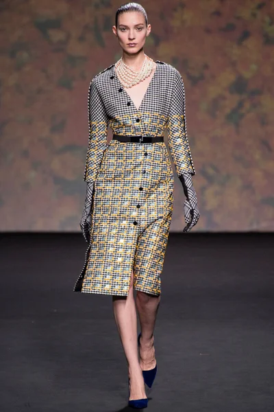 Look 17
